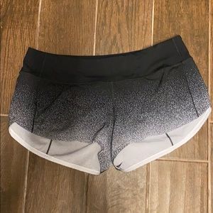 Lululemon Speed up shorts B&W ombré